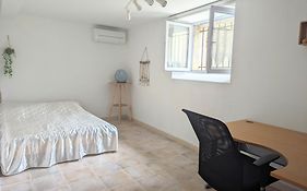 Chambre Climatisee Avec Espaces Privatifs Dont Salle De Bain Et Wc