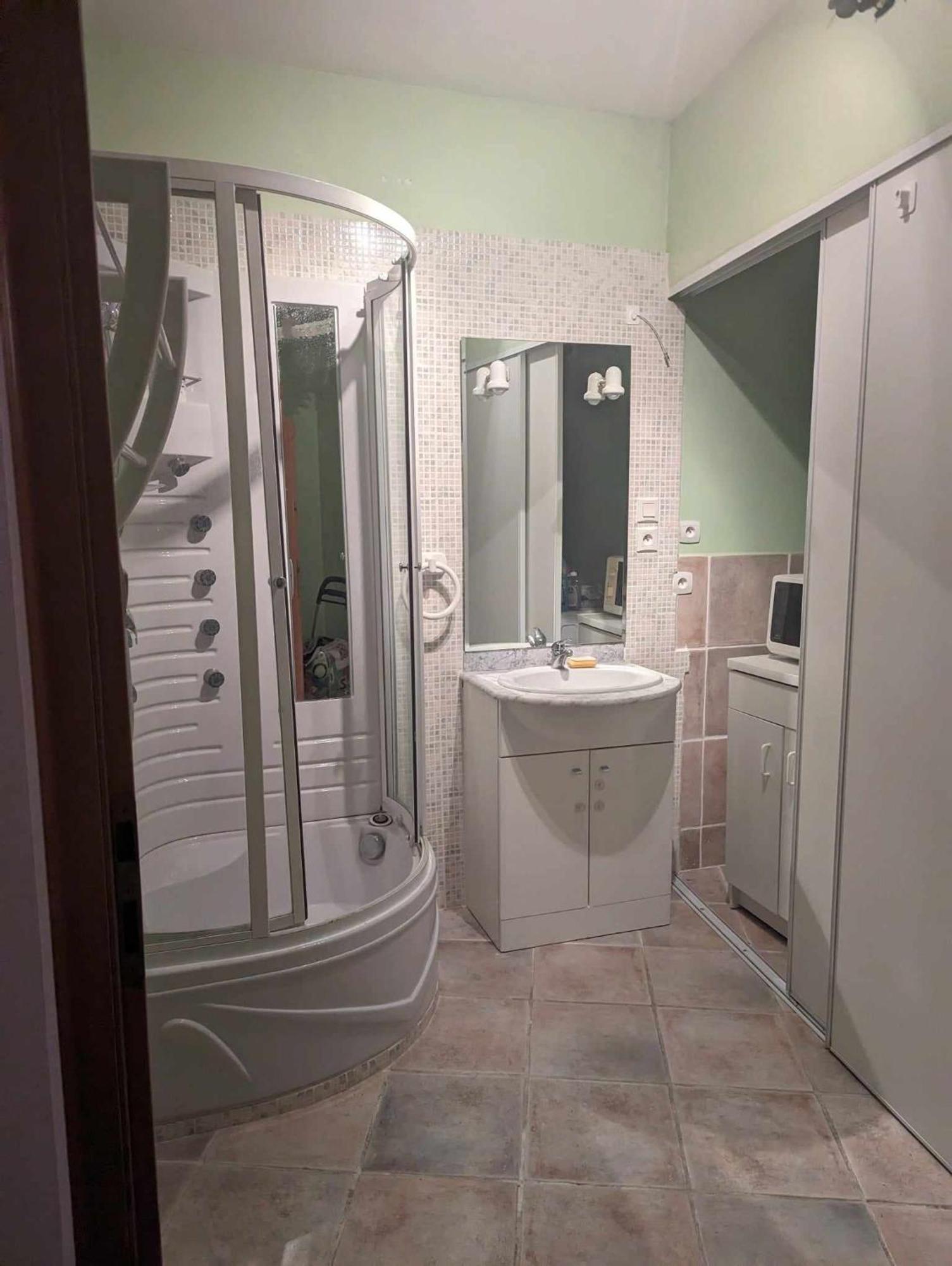 Chambre Climatisee Avec Espaces Privatifs Dont Salle De Bain Et Wc La Liviniere Extérieur photo